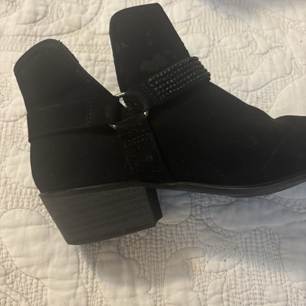 Daisy Fuentes‎ women's black 7 M Wanda slip on boots heel 2" Black Rhinestones